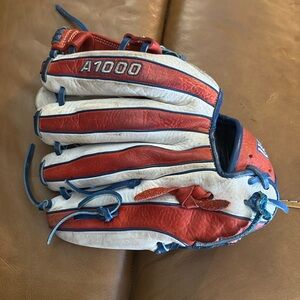 Wilson A1000 baseball glove